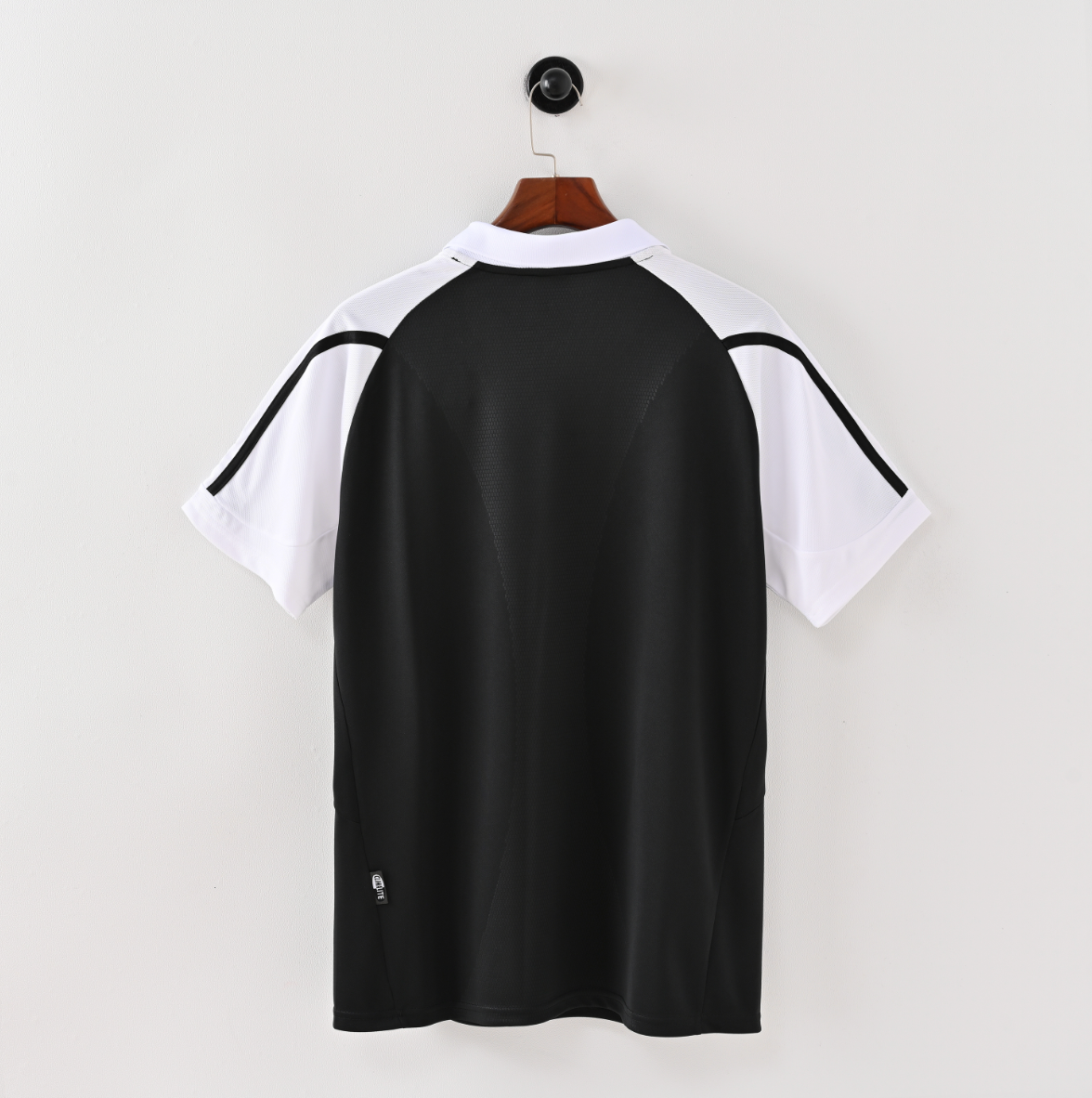 Real Madrid 2004/05 Away Retro Jersey – Black & White