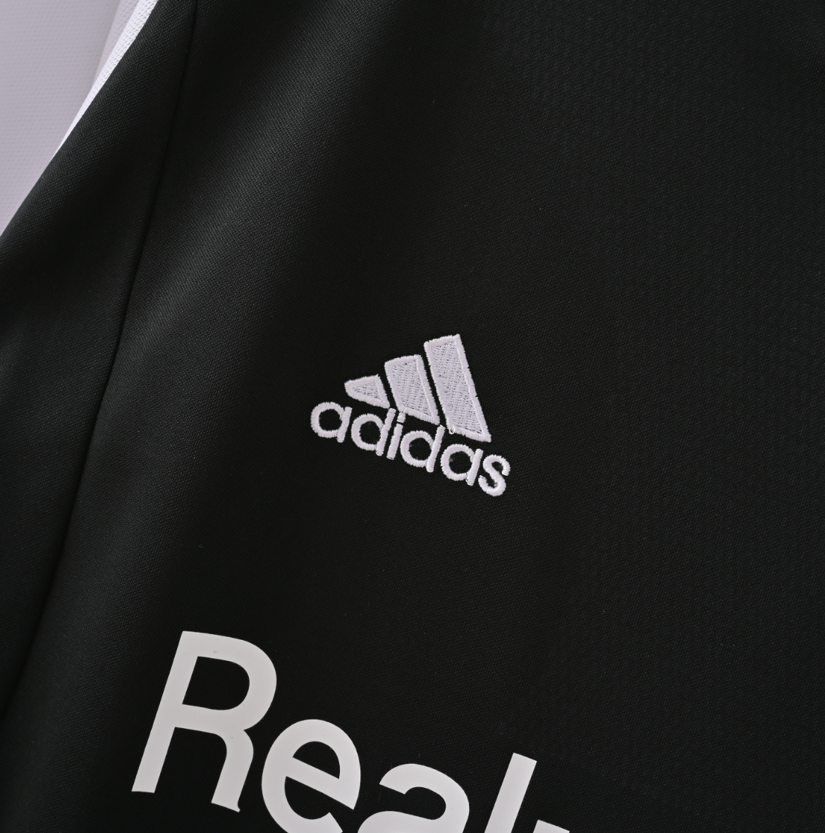 Real Madrid 2004/05 Away Retro Jersey – Black & White