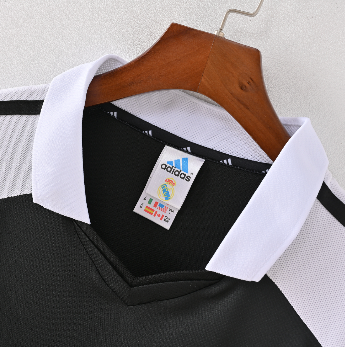 Real Madrid 2004/05 Away Retro Jersey – Black & White