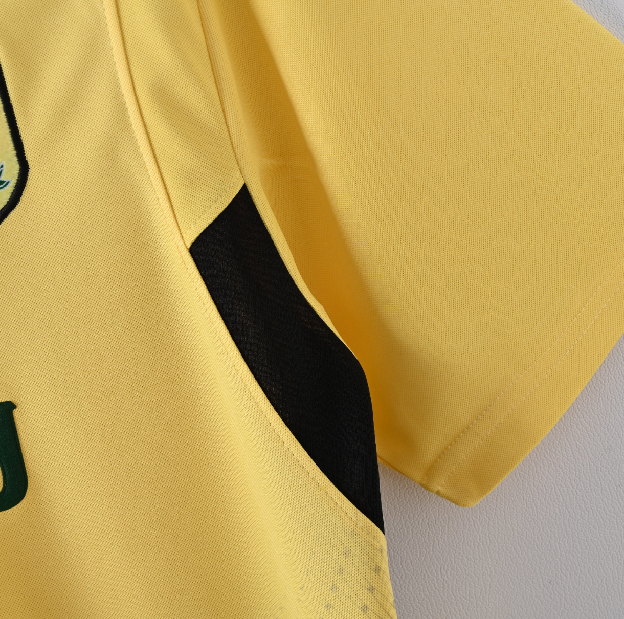 Liverpool FC 2006/07 Away Jersey — Reebok x Carlsberg in Customizable Yellow & Black Hex Style